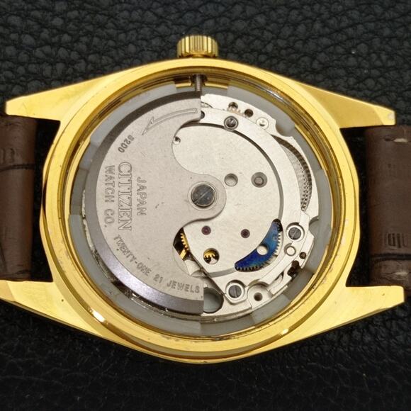 Vintage 1972 Citizen Automatic Mens Gold Watch W/daydate & White accents - Picture 9 of 10